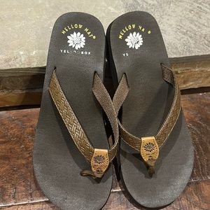 Yellow Box Flip Flop - mellow mat